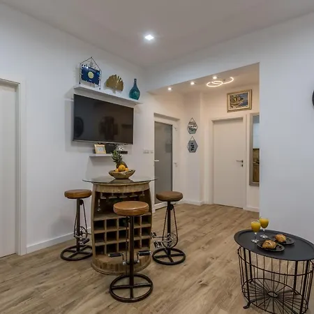 Apartment Happy